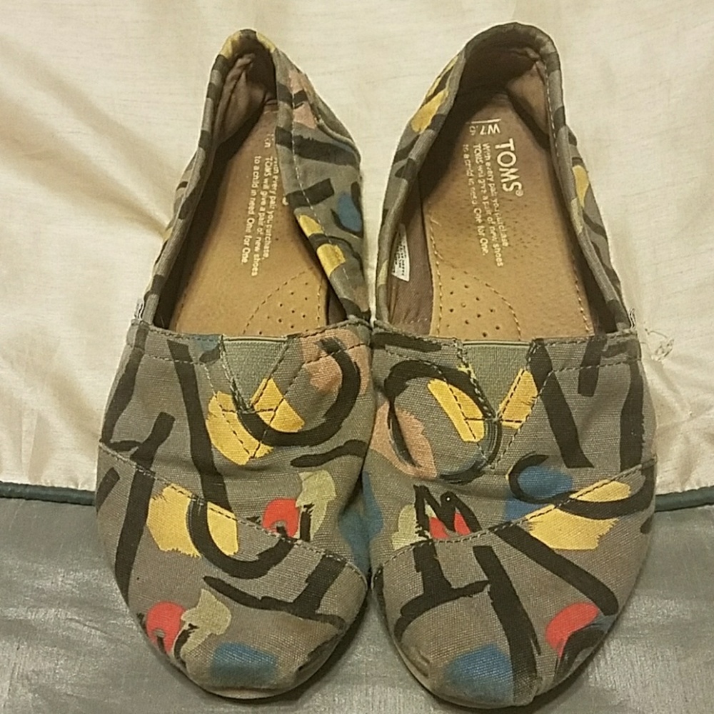 LAST CHANCE!  adorable graffiti style toms